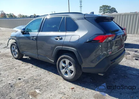 2021 Toyota Rav4 Xle z USA, uszkodzony, nr VIN 2T3W1RFV8MW118054